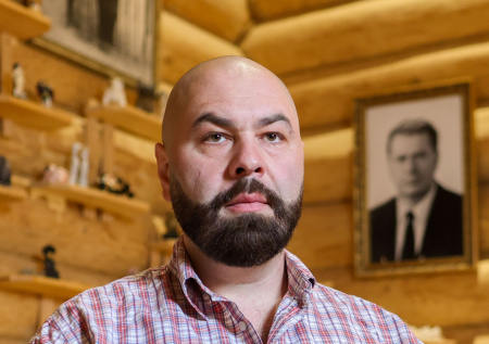 Младший сын Жириновского впервые назвал причину расставания своих родителей