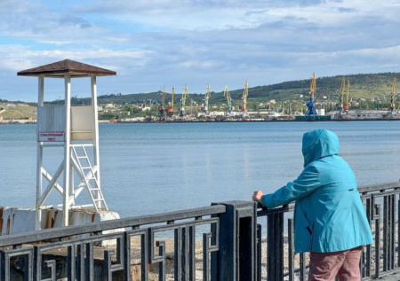 На Крымском мосту остановили движение транспорта
