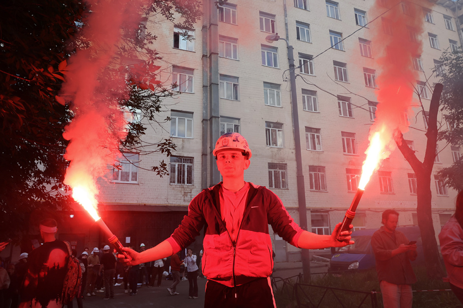 «Бауманские тазы» — традиция, которую ежегодно в последнюю пятницу июня устраивают студенты МГТУ имени Баумана, чтобы отметить получение диплома