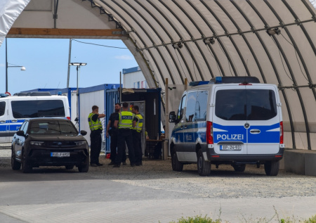 В Германии начали охлаждать дороги с помощью зимней техники