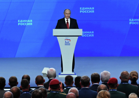 Путин назвал высокой честью лидерский статус «Единой России»