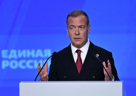 Медведев рассказал, когда утвердят народную программу «Единой России»