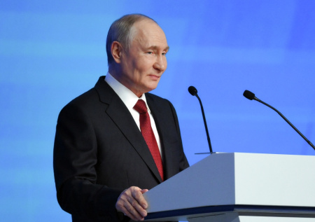 Путин провел совещание по ситуации на топливном рынке в России