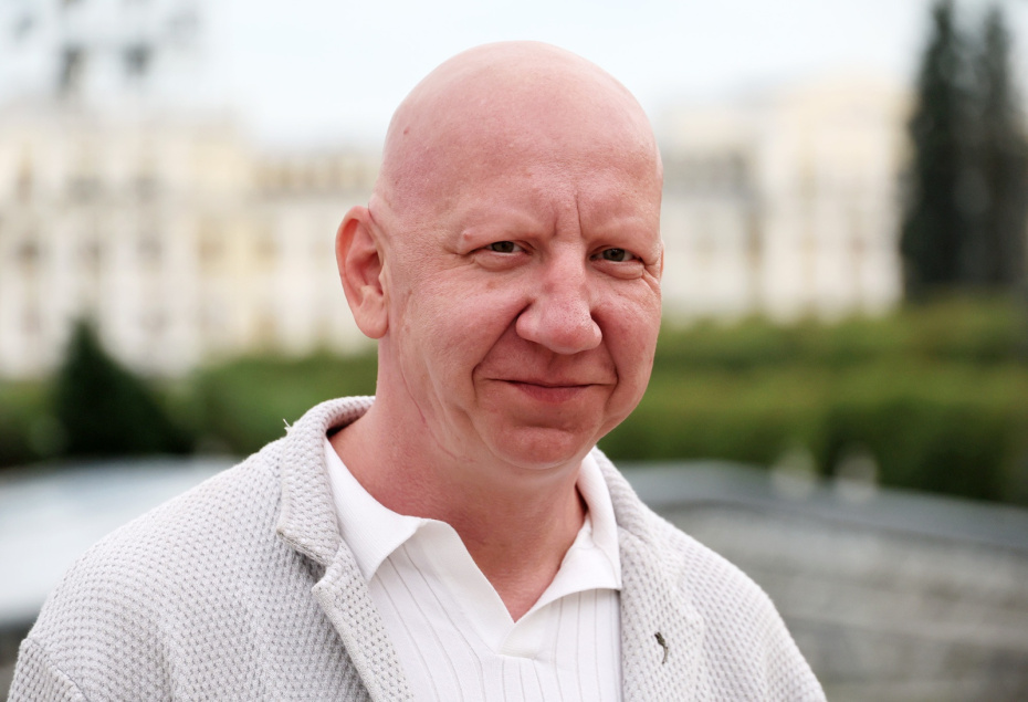 Актер Антон Ескин перед началом XXXV церемонии награждения лауреатов Первой театральной премии «Хрустальная Турандот»