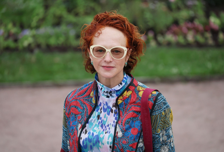 Актриса Елена Морозова перед началом XXXV церемонии награждения лауреатов Первой театральной премии «Хрустальная Турандот»