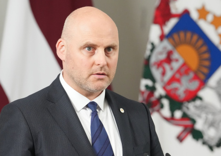 «Некомпетентен»: депутат о планах премьер-министра Латвии показать РФ силу