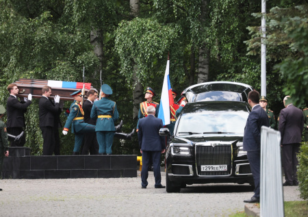 Церемония прощания с Ивановым в Москве завершилась выносом гроба