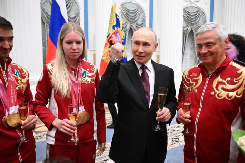 Президент РФ Владимир Путин на церемонии вручения государственных наград российским победителям и призерам XIV зимних Паралимпийских игр в Италии