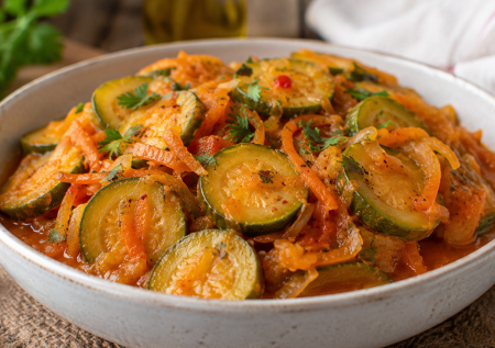 Кабачки не жарю: готовлю летнее рагу — вкусное и простое блюдо с морковью и луком