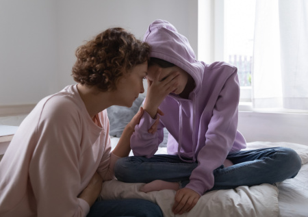 Психолог ответила, почему у беспокойных родителей рождаются дети-тревожники