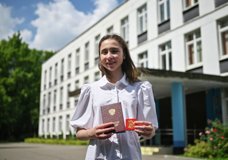 Набравшая 400 баллов на ЕГЭ выпускница рассказала, куда хочет поступить