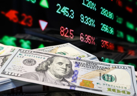 Доллар по 60, 80 или 100 рублей: какой будет курс валют в 2026 году