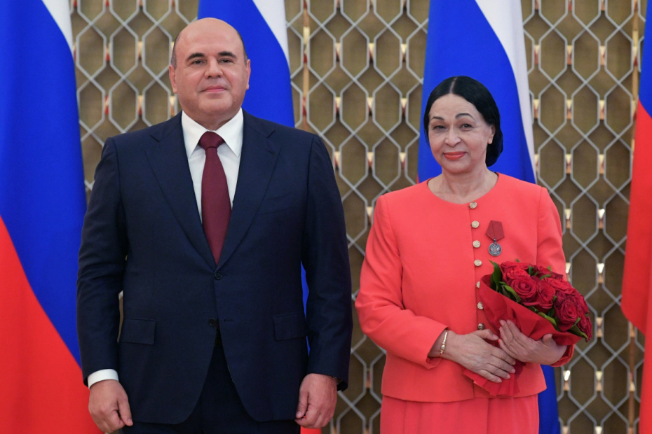 31 августа 2021 года. Председатель правительства РФ Михаил Мишустин и народная артистка России Екатерина Жемчужная на церемонии вручения государственных и правительственных наград деятелям культуры и искусств