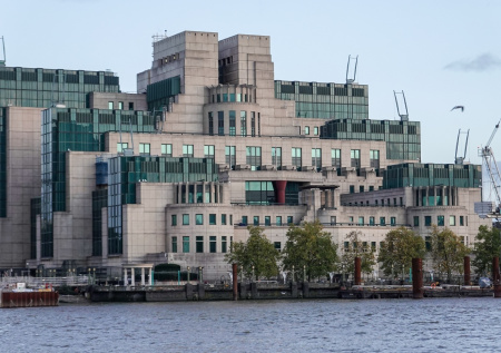В MI6 сравнили президентство Трампа с неудобными историческими событиями