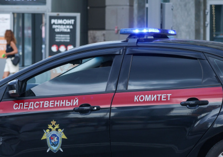 Ребенок насмерть разбился, упав с четвертого этажа в Петербурге