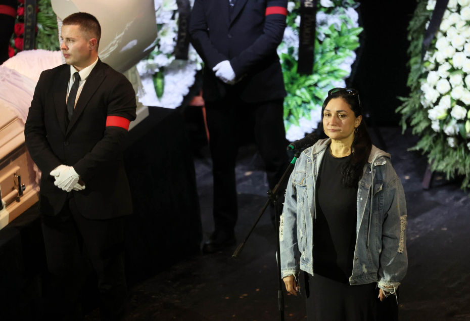 Актриса театра «Ромэн» Нина Муштакова на церемонии прощания с народной артисткой РФ Екатериной Жемчужной
