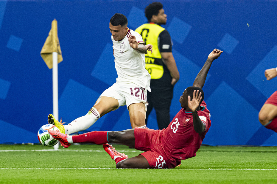 Педро Порро и Нуно Мендес во время матча чемпионата мира по футболу FIFA 2026 между сборными Португалии и Испании