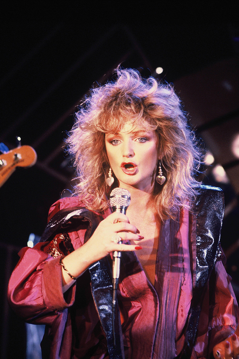Певица Бонни Тайлер во время телевыступления, 1986 год