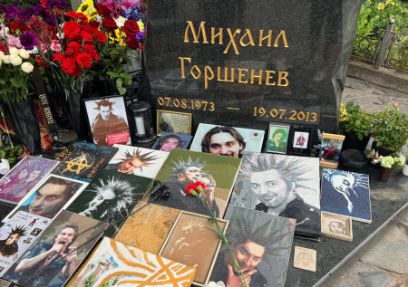 «Он вам не Горшок»: как выглядят могилы Горшенева и Цоя в Петербурге