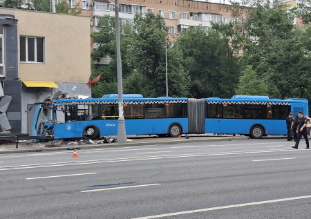 ДТП с автобусом в центре Москвы попало на видео