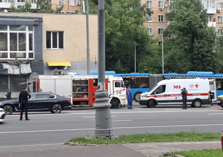 Появились кадры эвакуации автобуса после ДТП с «Газелью» в Москве