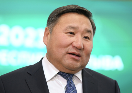 Глава Тувы призвал с достоинством проводить погибших девочек