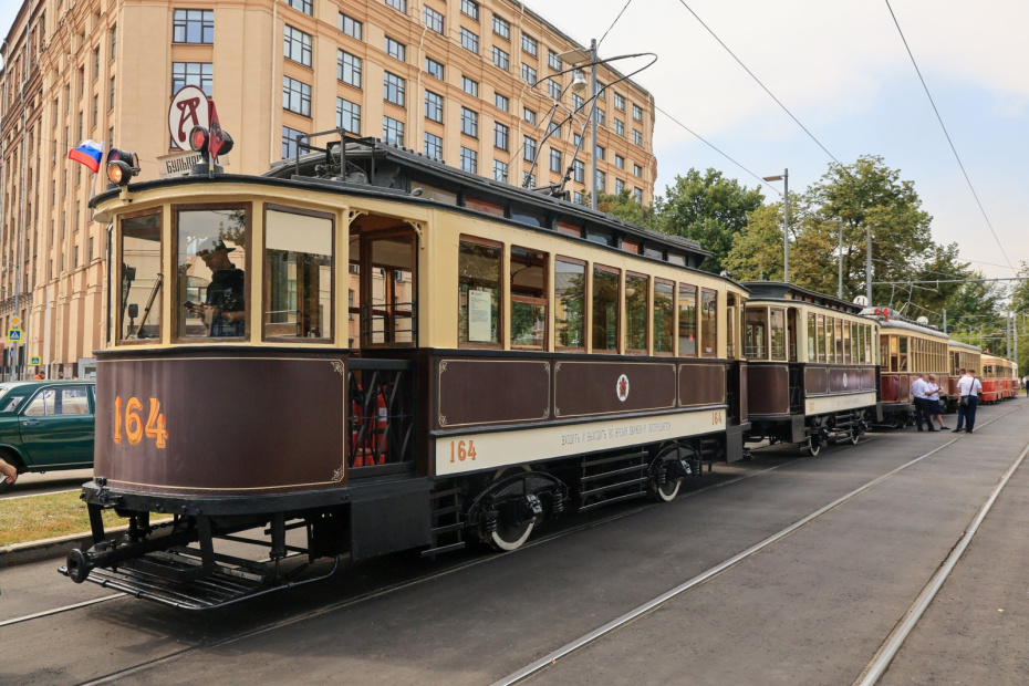 Парад ретротранспорта в Москве
