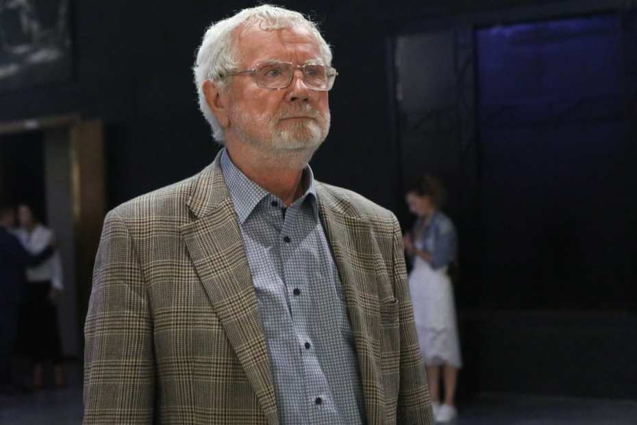 Юрий Смирнов во время сбора труппы театра на Таганке, посвященного началу 56-го сезона