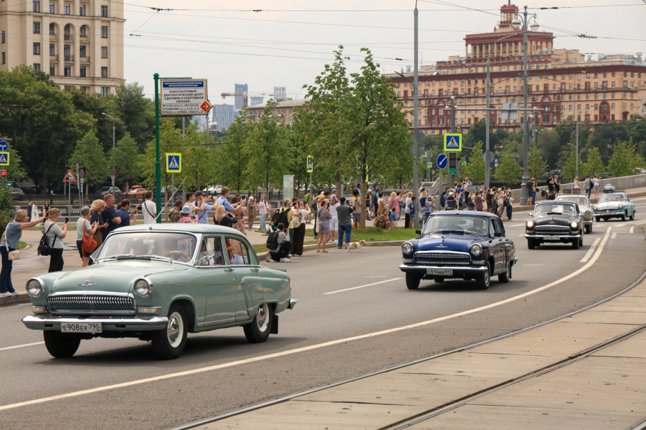 Парад ретротранспорта в Москве