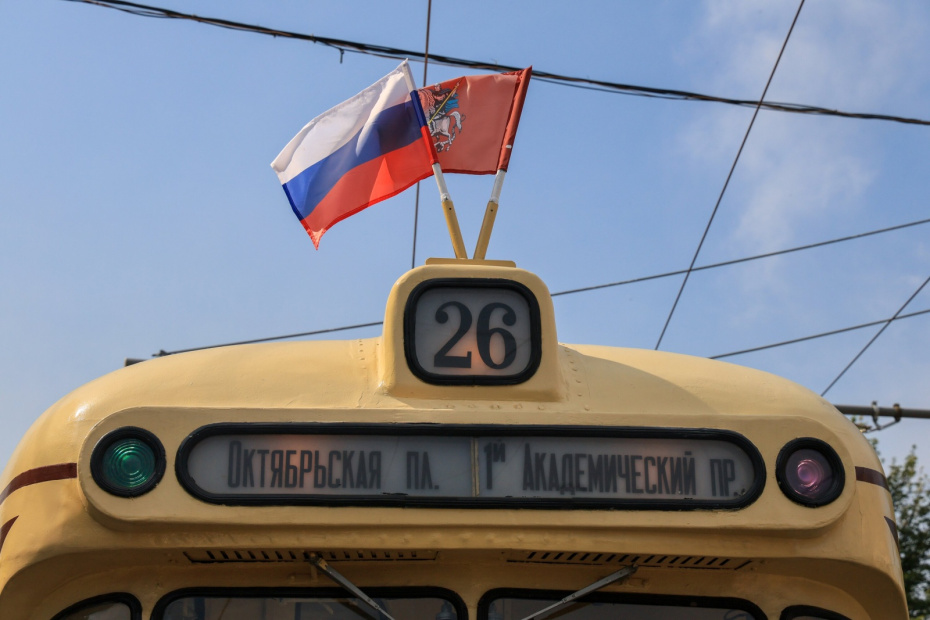 Парад ретротранспорта в Москве