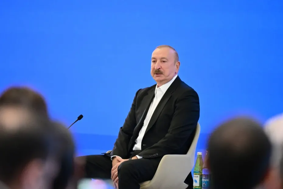 Ильхам Алиев во время IV Глобального медиафорума в Шуше, Азербайджан