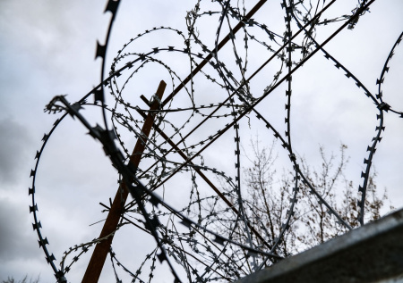 Россиянин получил 12 лет за убийство сожительницы ножом и отверткой
