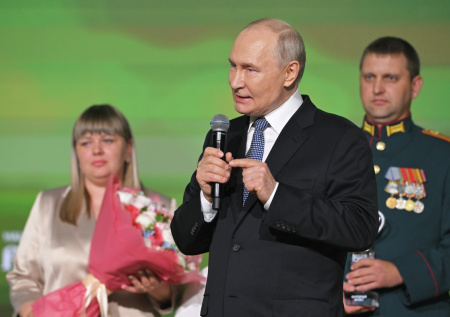 «На острие»: Путин оценил 15 лет работы Народного фронта