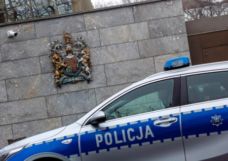 Около 300 человек вышли на марш в Варшаве против поддержки Украины
