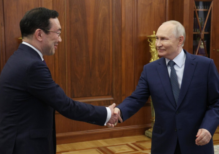 Путину вручили уникальный подарок от якутских ветеранов