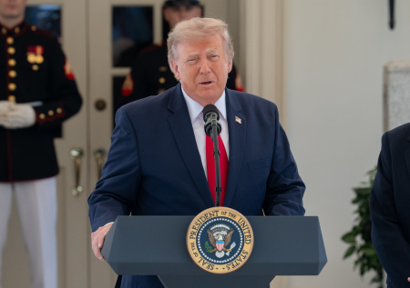 Трамп отказался от оплаты прохода судов через Ормузский пролив