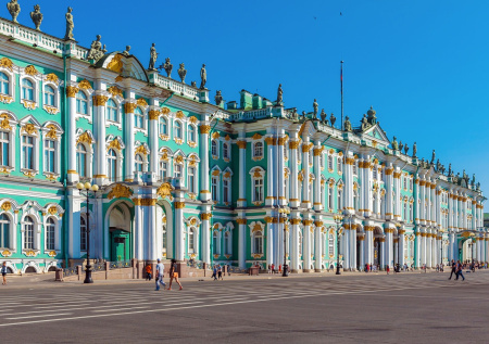Росгвардия достала с крыши Эрмитажа петербургских руферов