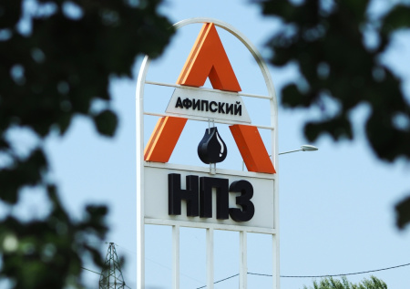 Один из крупнейших НПЗ юга России загорелся после удара БПЛА