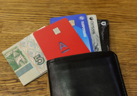 Адвокат раскрыл последствия передачи банковской карты третьим лицам