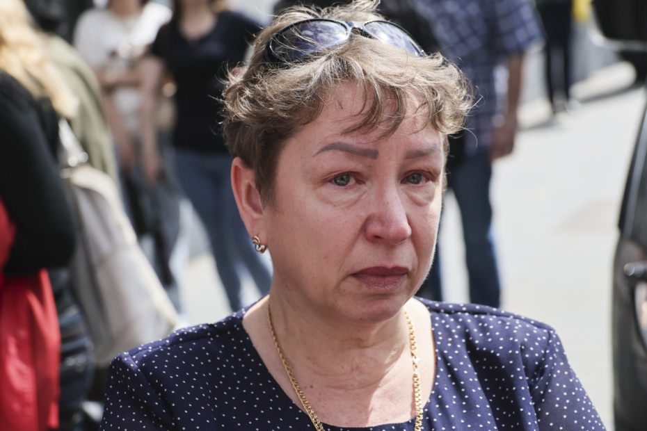 Светлана Пустынина, работница семьи актера Смирнова перед церемонией прощания на основной сцене Театра на Таганке