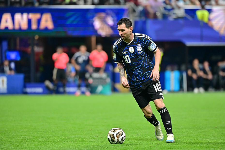 Лионель Месси во время полуфинального матча чемпионата мира по футболу FIFA — 2026 между сборными Аргентины и Англии