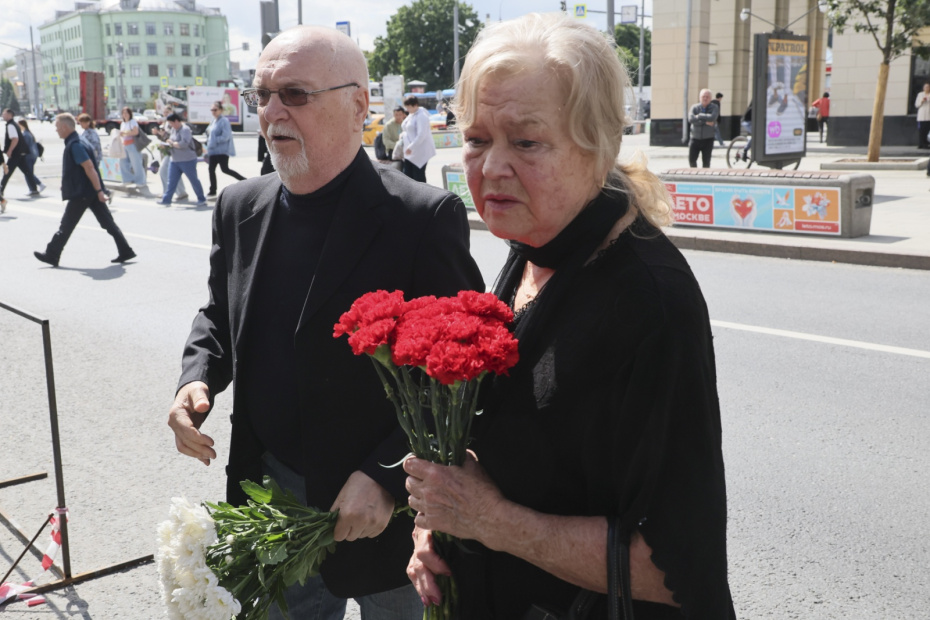 Актер Олег Форостенко перед церемонией прощания на основной сцене Театра на Таганке