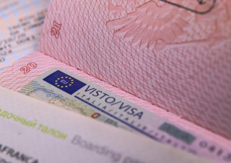 Европа установила барьер на продажу турпоездок в Россию