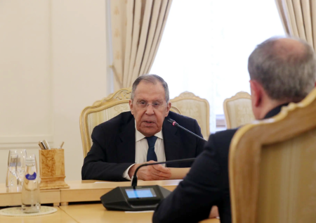 Лавров призвал страны Персидского залива к скорейшему прекращению огня