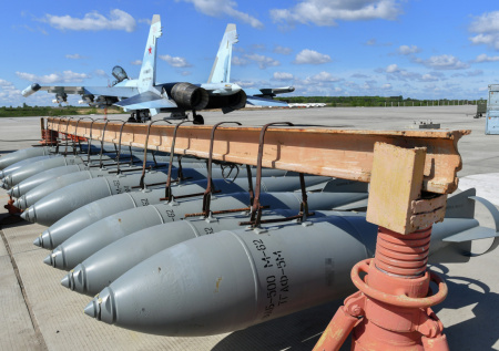 Российские военные обрушили ФАБ-1500 на места скопления солдат ВСУ