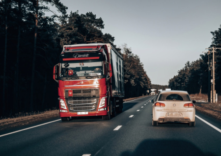 Дрон ВСУ атаковал грузовик в Белгородской области