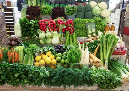 Россиянам рассказали, какие продукты подешевеют до конца лета