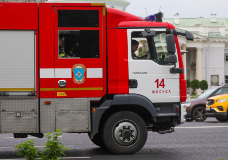 Семья с двумя детьми оказалась в огненной ловушке в элитном ЖК в Москве