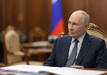 Путин поддержал идею вручения медальонов семьям погибших героев СВО