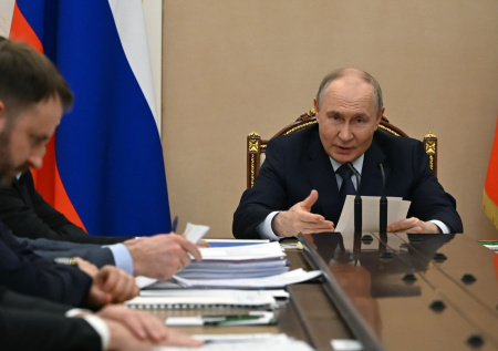 Путин призвал помочь регионам бюджетом
